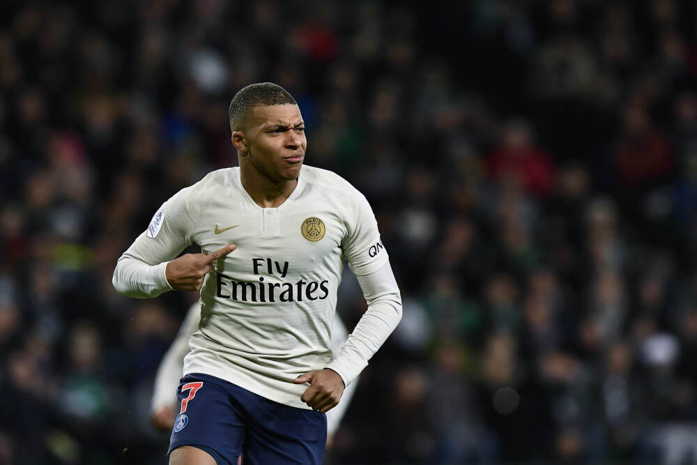 雷军官宣跨年直播：12月31日晚8点现场拆解小米汽车